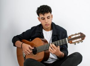 Cantor Muniff Barcelos se apresenta no Sônia Cabral, em Vitória