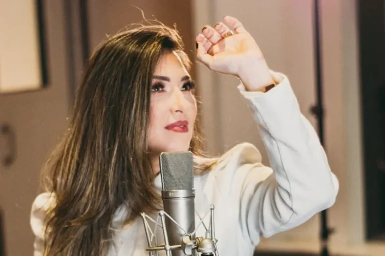 Cantora Aline Brasil se apresenta na 13ª Festa de Corpus Christi na Serra