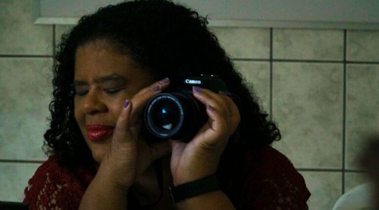 Oficina de fotografia para mulheres com baixa visão abre inscrições em Vila Velha