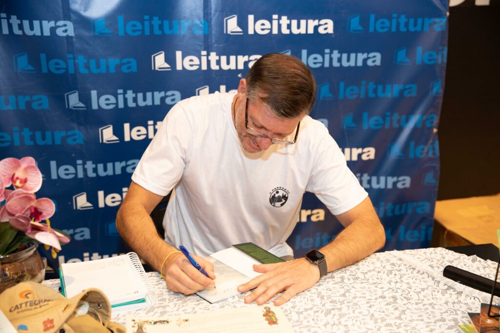 Capixaba lança livro ‘O Peregrino’ sobre jornada no Caminho de Santiago de Compostela