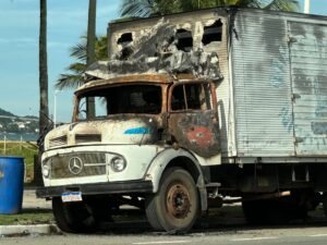 Vendedor de cocos tem caminhão incendiado pela 2ª vez em um ano em Camburi