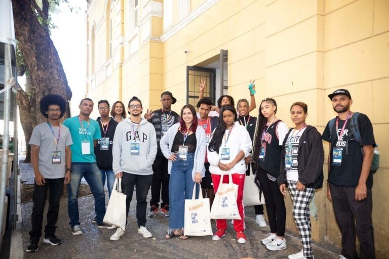 Projeto abre inscrições para jovens de periferia se conectarem com o mercado da música