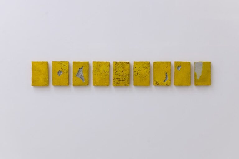 Re Henri estreia nova exposição no MAES com obras sobre luto e recomeço