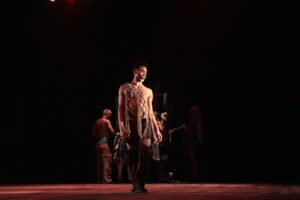 Cia Vitória Street Dance faz apresentação gratuita de dança de rua na Serra