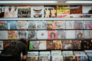 Feira Capixaba do Vinil promove encontros entre colecionadores e amantes da música