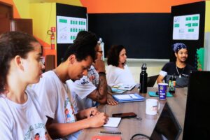 Agência-Escola Act profissionaliza jovens e abre portas para mercado, em Cariacica