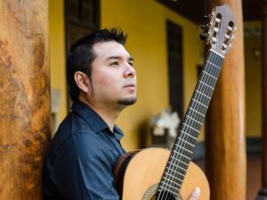 Músico peruano Ricardo Villanueva traz apresentação ‘Violão Andino’ a Vitória