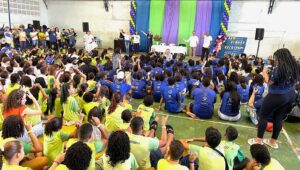 Projetos sociais promovem festa para 600 crianças em Vitória