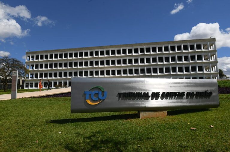 Deputado aciona TCU para investigar compra de veículos de luxo pelo TST