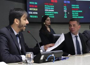 Após dobrar salários, vereadores de Vitória criam ticket de R$ 1,2 mil; valor será dobrado em dezembro