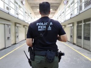 Concurso para Policial Penal no ES oferece 600 vagas com salário de R$ 5,6 mil