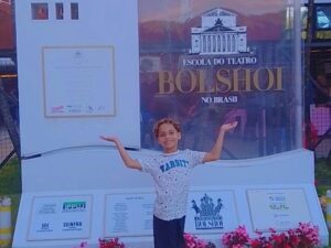 Bailarino capixaba de nove anos conquista vaga na Escola Bolshoi