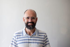 Poeta Tássio Jubini participa do projeto Roda de Expressão Oral nesta sexta (24), em Vitória