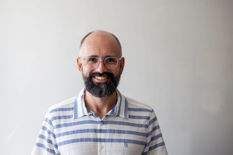 Poeta Tássio Jubini participa do projeto Roda de Expressão Oral nesta sexta (24), em Vitória