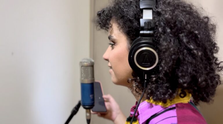 Aline Dias lança audiolivro e e-book de ‘Suja’, seu primeiro livro de poesias