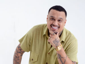 Cantor e compositor Thiago Soares se apresenta em Vitória em novembro