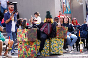 Caravana de teatro de rua chega ao ES e terá apresentações em Vitória e Aracruz