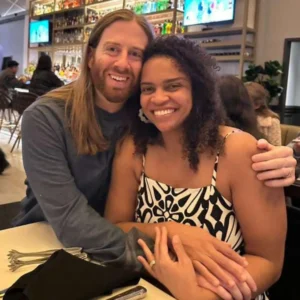 Cineasta capixaba presa pela imigração dos EUA é liberada, diz marido