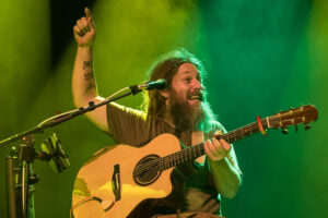 Cantor havaiano Mike Love apresenta turnê ‘Leaders’ em Vitória