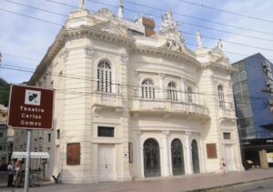 Teatro Carlos Gomes será reinaugurado em novembro após 8 anos fechado