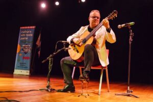 Destaque da música instrumental, violonista Moacyr Teixeira Neto se apresenta em Vitória