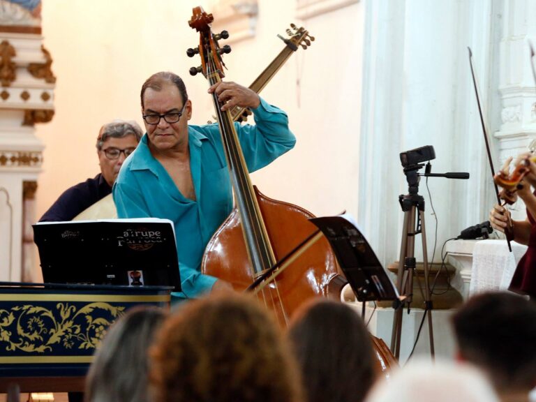 8º concerto da Série Acordes apresenta formação rara de cravo e contrabaixo