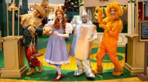 Natal nas Praças leva Papai Noel e O Mágico de Oz a 15 bairros de Vila Velha