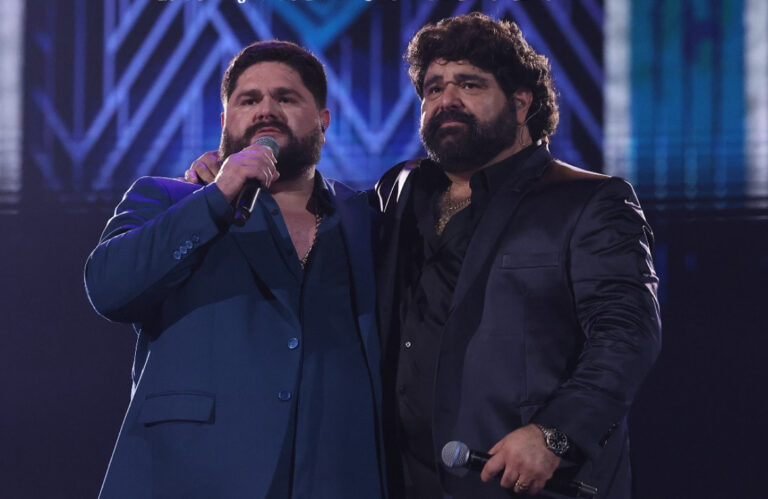 Dupla César Menotti & Fabiano apresenta show da turnê de 20 anos em Vitória
