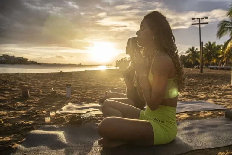 Vitória terá prática de yoga ao amanhecer neste sábado (29), na Curva da Jurema