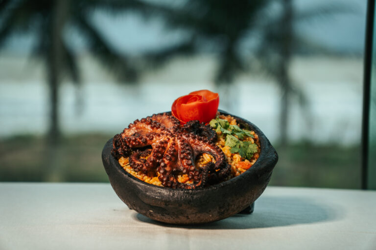 Praia Grande, em Fundão, recebe festival dedicado à culinária litorânea e forró