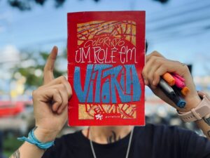 Encontro criativo marca lançamento de livro de colorir sobre a cidade de Vitória
