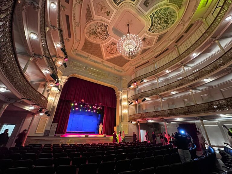 Teatro Carlos Gomes preserva charme original, mas está mais acessível e seguro
