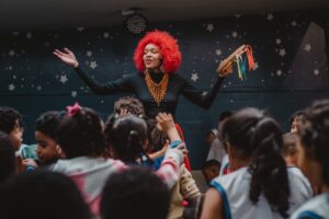 Crônica: Um viva para as tias dos CMEIS, e todas as contadoras de histórias