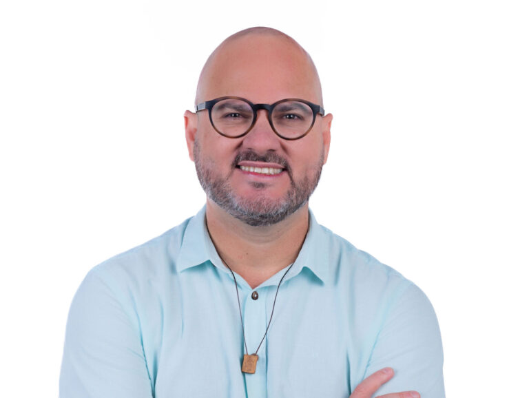 Escritor Thiago Zanetti lança ‘Beleza’, sua primeira obra de poesias