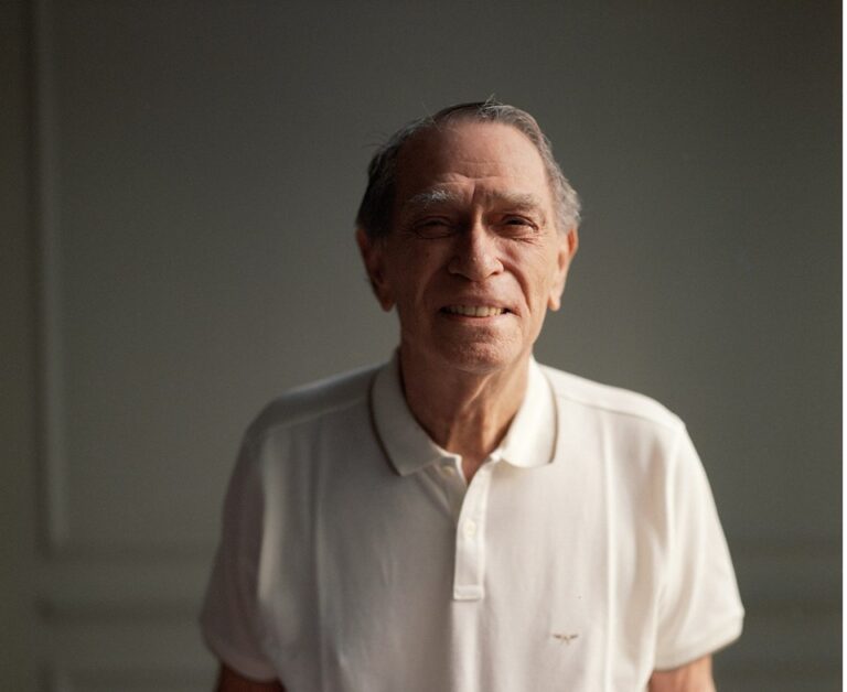 Grande nome do Tropicalismo, Jorge Mautner lança livro de poemas em Vila Velha