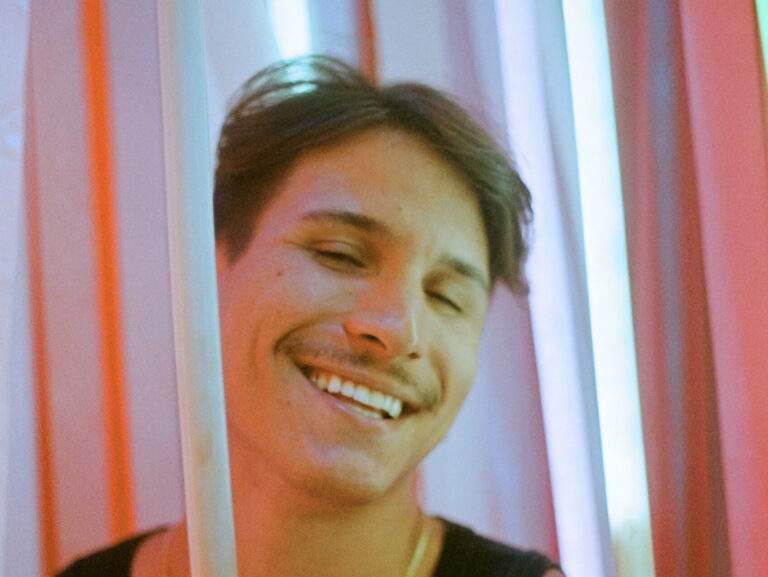 Lucas Gavvi lança single ‘Via dos Desejos’, já disponível nas plataformas digitais