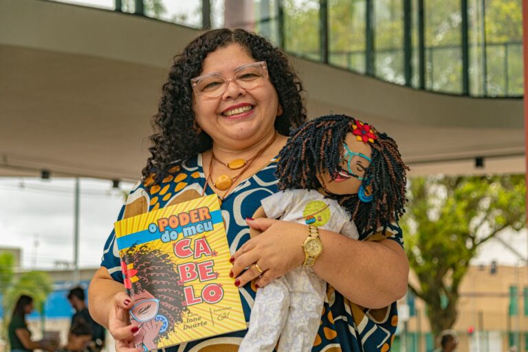 Podcast ‘Elas EScrevem’ recebe a escritora Ione Duarte nesta semana