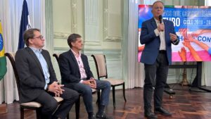 O que Casagrande disse sobre Arnaldinho Borgo durante coletiva no Palácio Anchieta