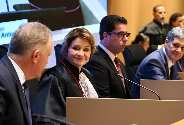 Em posse histórica, TJES tem primeira presidente mulher; saiba quem é Janete Simões