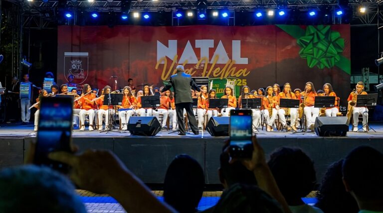 Conjuntos musicais, corais e bandas marciais são atrações na Vila Natalina, em Vila Velha