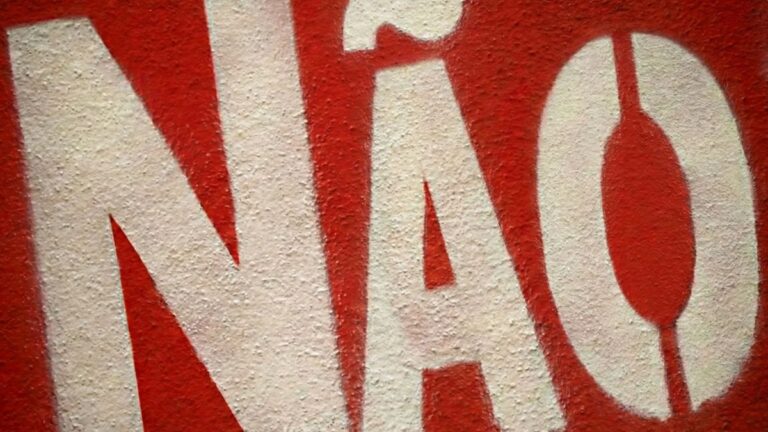 Artigo: A hercúlea arte de dizer Não