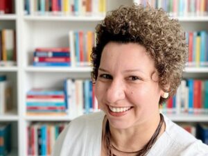 Sesc Glória terá contração de histórias com Lilian Menenguci neste sábado (17)