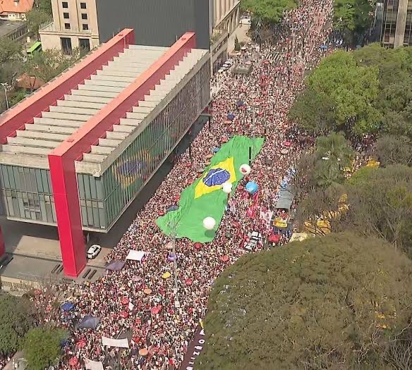 Artigo: O chão comum de 1985 e o mito da polarização