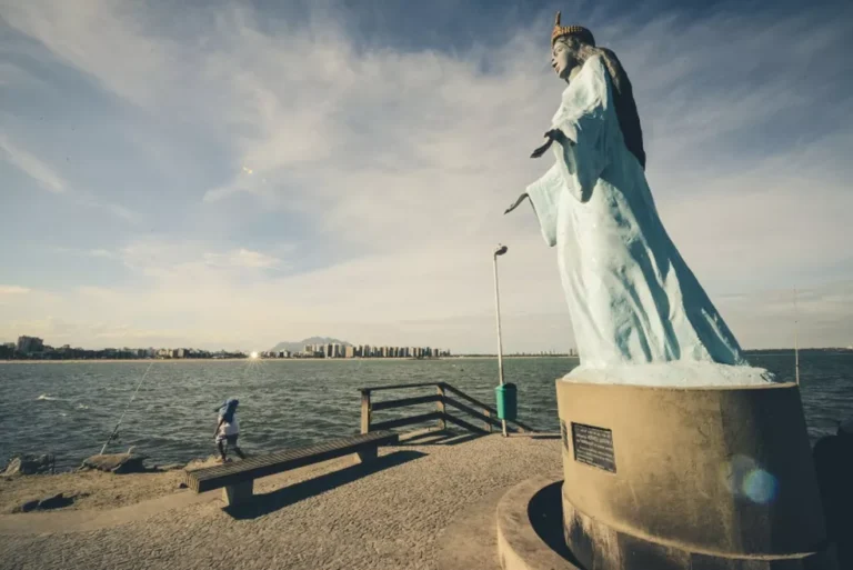 Cortejo para Iemanjá acontece em Camburi nesta segunda-feira (2)