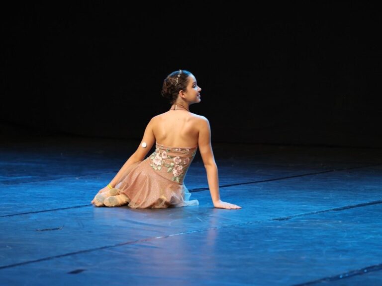 Bailarina de Cariacica representará o ES em competição internacional na Itália