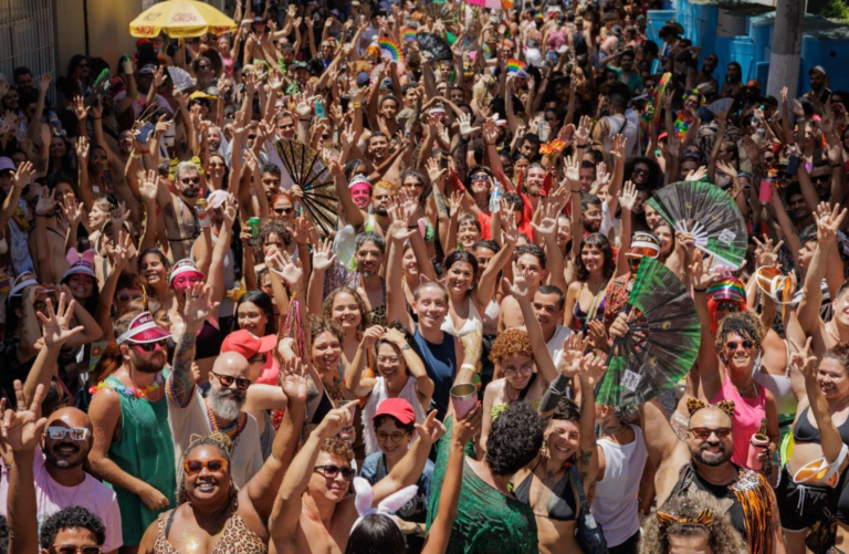 Bloco Amigos da Onça comemora 10 anos com cortejo na terça-feira de Carnaval