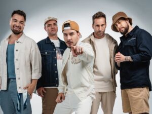 Jeito Moleque celebra 25 anos em show sunset neste sábado (28), em Vitória