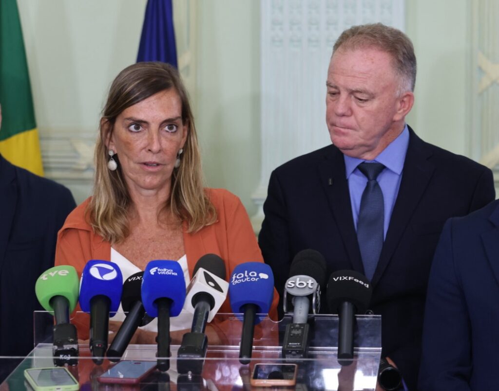 Tatiana Sampaio destaca avanço dos estudos da polilaminina e apoio do ES em coletiva