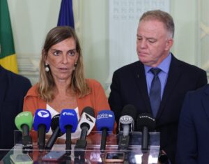 Tatiana Sampaio destaca avanço dos estudos da polilaminina e apoio do ES em coletiva