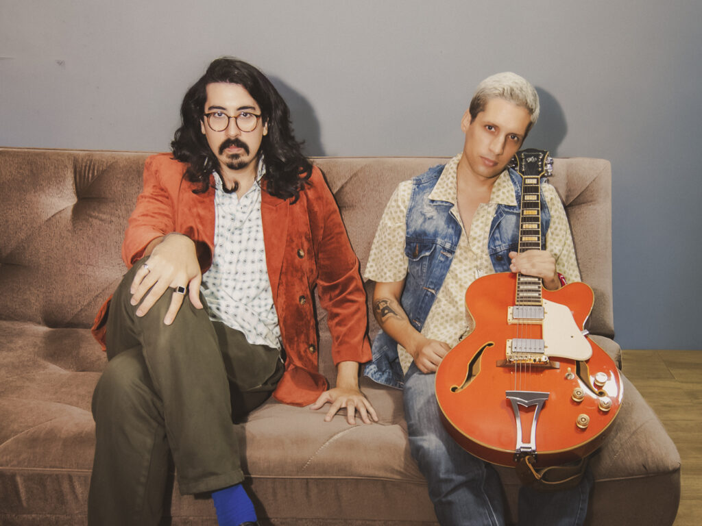 Vitu lança single em parceria com Ronnie Silveira e banda Moreati